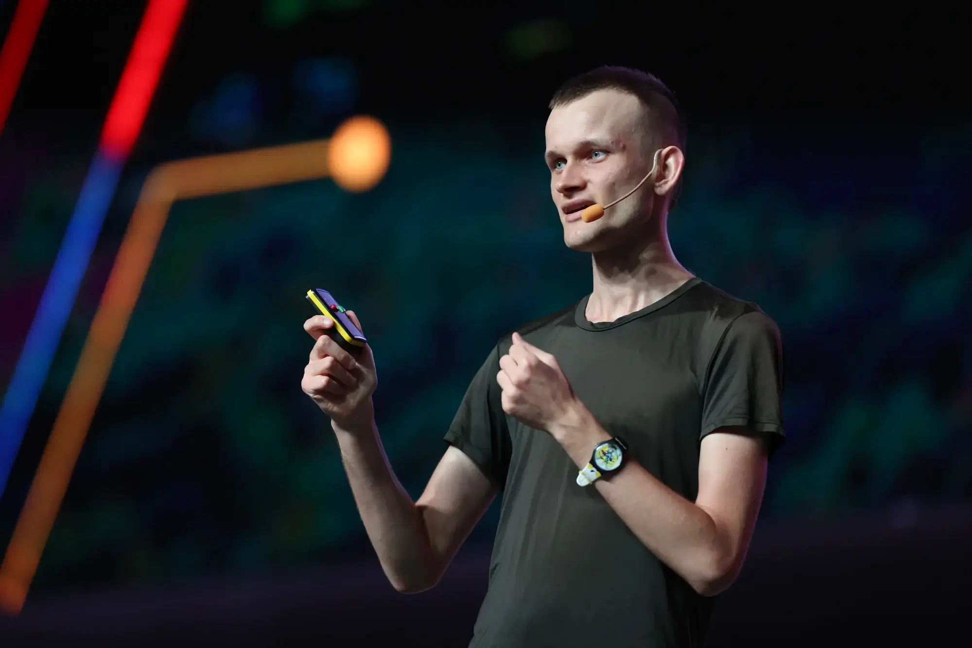 Vitalik Buterin Warns Leverage Could Trigger Ethereum Collapse